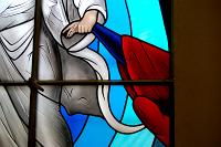  Vitraux Anastasis, detalle de los brazos de Eva quien es rescatada por Cristo.- Basilica Menor de Nuestra Senora de La Paz - Lomas de Zamora - Buenos Aires.-